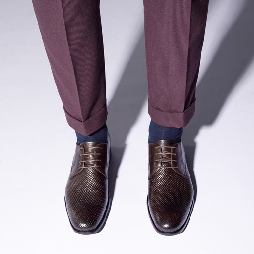 Męskie buty derby skórzane z plecionką z przodu ciemny brąz ze sklepu WITTCHEN w kategorii Buty eleganckie męskie - zdjęcie 145750385