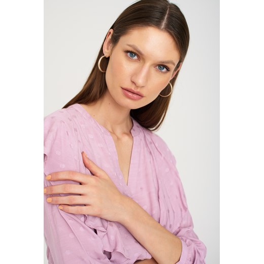 Jasnoróżowa, wiskozowa bluzka z falbanami Greenpoint 40 Greenpoint.pl