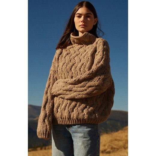 Sweter wełniany o grubym splocie w kolorze mocca F839, Kolor mocca, Rozmiar L/XL, Fobya ze sklepu Primodo w kategorii Swetry damskie - zdjęcie 145851325