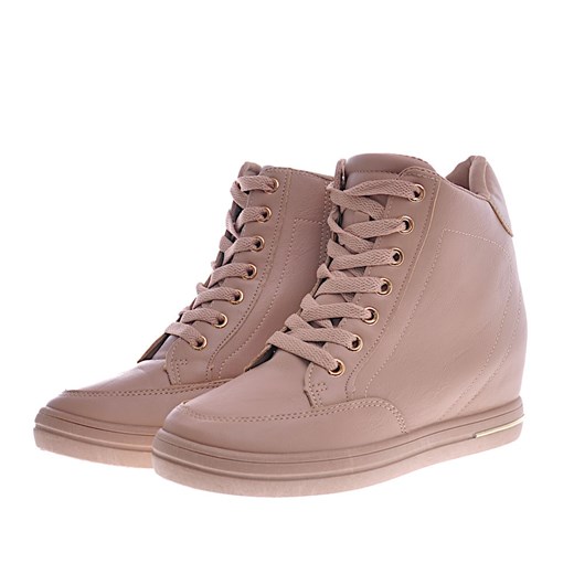 Botki casualowe wiązane na koturnie 