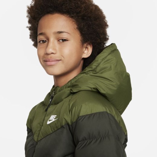 Kurtka z kapturem i syntetycznym wypełnieniem dla dużych dzieci Nike Sportswear Nike M Nike poland