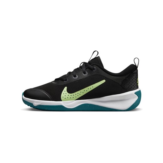 Buty halowe dla dużych dzieci Nike Omni Multi-Court - Czerń Nike 35.5 Nike poland