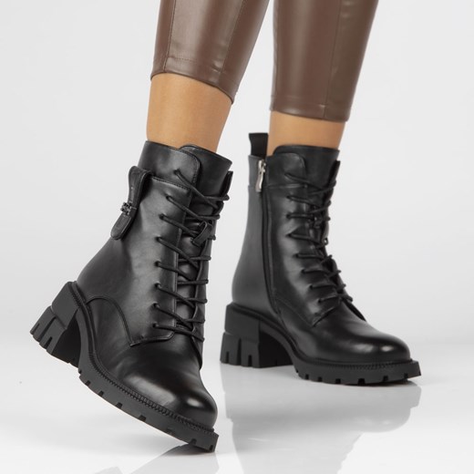 Czarne botki damskie na traperze FILIPPO DBT4073/22 Filippo 36 promocyjna cena suzana.pl