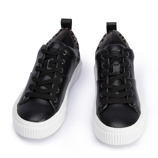 Damskie sneakersy skórzane z wzorem w cętki czarne ze sklepu WITTCHEN w kategorii Trampki damskie - zdjęcie 146441657