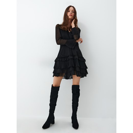 Mohito - Szyfonowa sukienka mini z falbaną - Czarny Mohito 42 Mohito