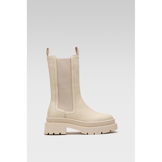 Botki Gino Rossi na płaskiej podeszwie bez zapięcia