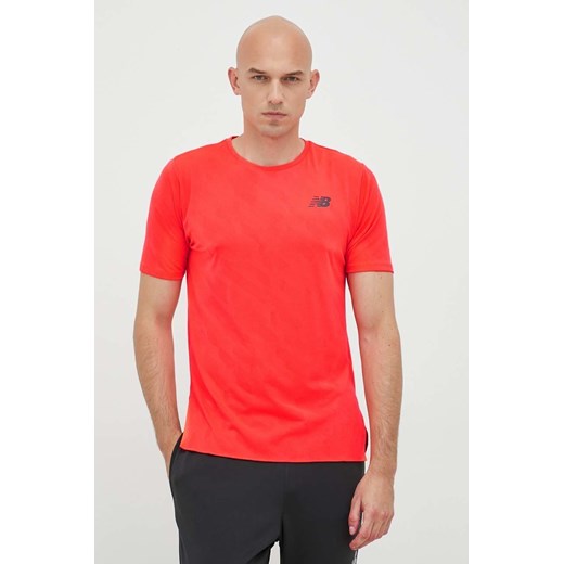 New Balance t-shirt do biegania NYC Marathon Q Speed kolor czerwony gładki New Balance M ANSWEAR.com