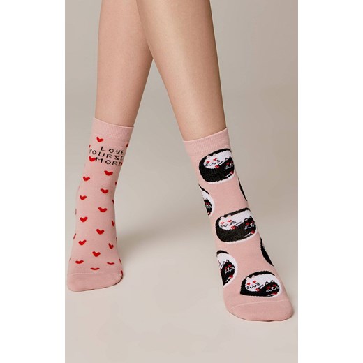 Bawełniane śmieszne skarpetki z wzorem Love yourself, Kolor różowy-wzór, Rozmiar 36-39, Conte ze sklepu Intymna w kategorii Skarpetki damskie - zdjęcie 147085668