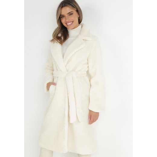Biały Płaszcz Futrzany z Wiązanym Paskiem Pargol ze sklepu Born2be Odzież w kategorii Płaszcze damskie - zdjęcie 147532635