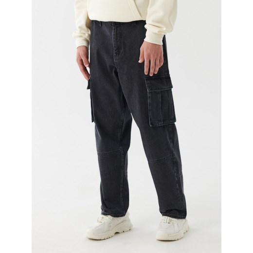 Cropp - Czarne jeansy z kieszeniami cargo - Czarny Cropp 32/34 Cropp