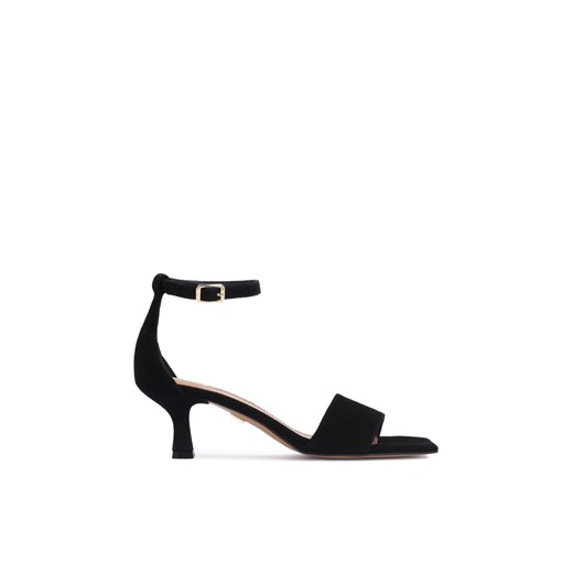 Czarne zamszowe sandały damskie z zabudowaną piętą ze sklepu Kazar w kategorii Sandały damskie - zdjęcie 148080176