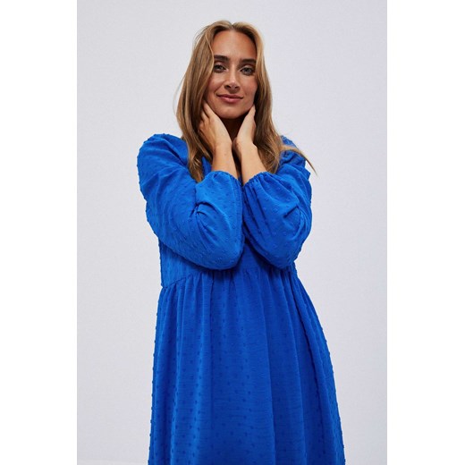 Sukienka z bufiastymi rękawami niebieska ze sklepu Moodo.pl w kategorii Sukienki - zdjęcie 148102979