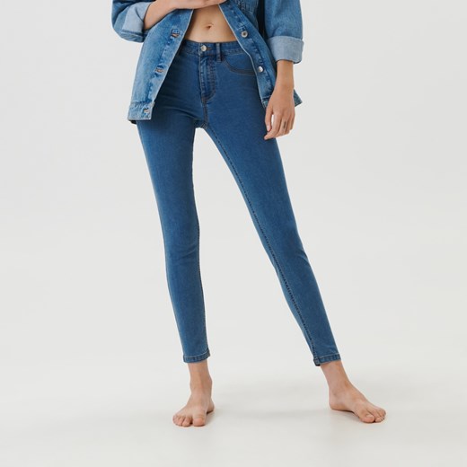 Sinsay - Jeansy skinny mid waist - Niebieski Sinsay 32 Sinsay