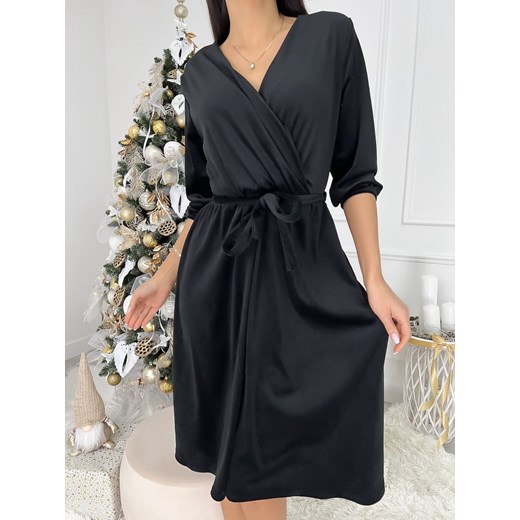 Czarna sukienka Modnakiecka.pl rozkloszowana welurowa z długim rękawem 