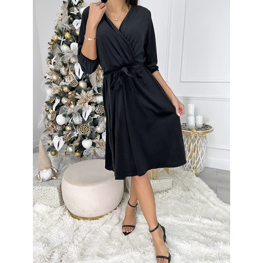 Sukienka Modnakiecka.pl na randkę z dekoltem v welurowa kopertowa 