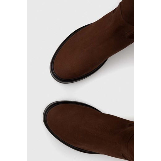Tommy Hilfiger kozaki zamszowe TH Coin Longboot damskie kolor brązowy na płaskim Tommy Hilfiger 37 ANSWEAR.com