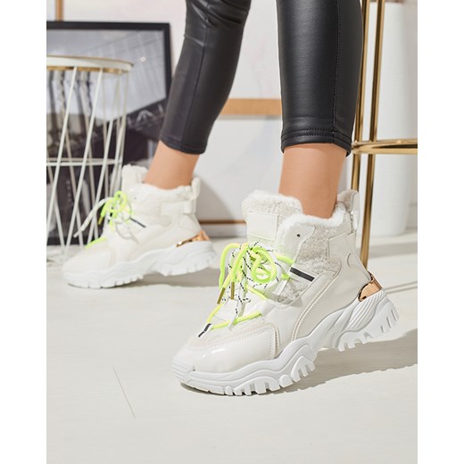 Royalfashion Białe sportowe buty damskie z futerkiem i neonowymi zielonymi sznurówkami Sagglo ze sklepu royalfashion.pl w kategorii Buty sportowe damskie - zdjęcie 148456846