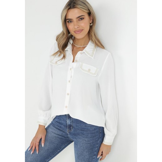 Biała Koszula z Biżuteryjnymi Guzikami i Eleganckimi Lamówkami Athehir ze sklepu Born2be Odzież w kategorii Koszule damskie - zdjęcie 149160297