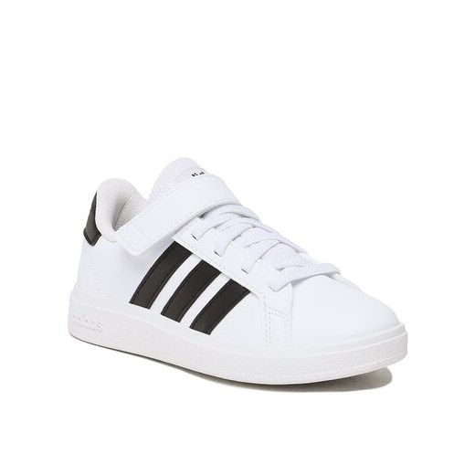 Białe buty sportowe dziecięce Adidas na wiosnę