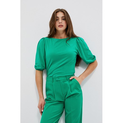 Gładka bluzka z bufiastymi rękawami zielona ze sklepu Moodo.pl w kategorii Bluzki damskie - zdjęcie 149194466