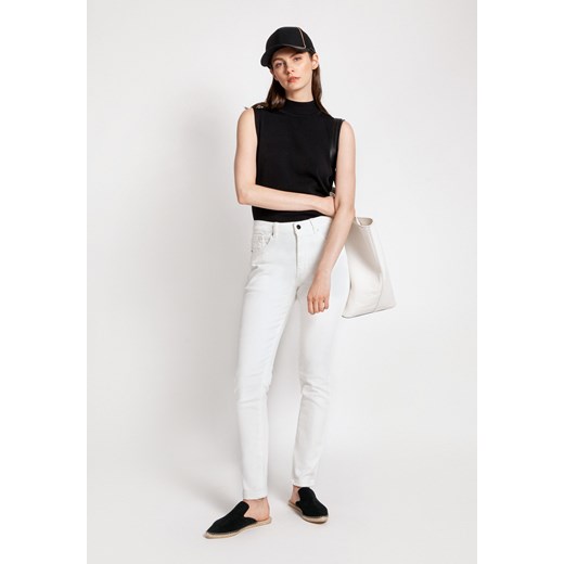 Białe bawełniane jeansy ze sklepu Molton w kategorii Jeansy damskie - zdjęcie 149217049