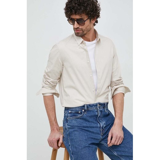 Calvin Klein koszula męska kolor beżowy slim z kołnierzykiem klasycznym ze sklepu ANSWEAR.com w kategorii Koszule męskie - zdjęcie 149462688