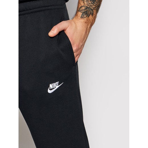 Nike Spodnie dresowe Club BV2671 Czarny Standard Fit Nike XL okazyjna cena MODIVO