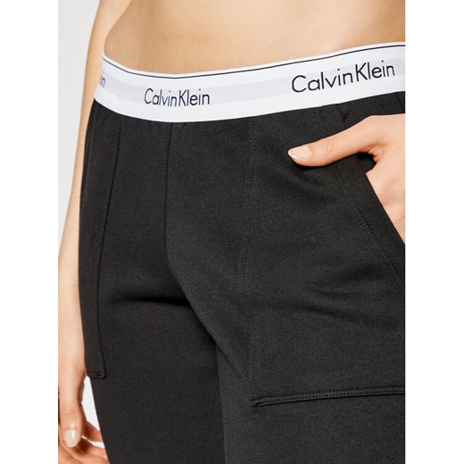 Calvin Klein Underwear Spodnie dresowe 0000QS5716E Czarny Regular Fit Calvin Klein Underwear L okazja MODIVO