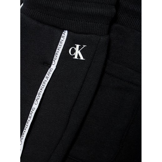Calvin Klein Jeans Spodnie dresowe Logo Piping IB0IB00711 Czarny Regular Fit 8Y MODIVO wyprzedaż