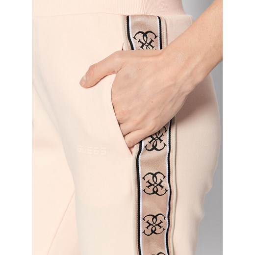 Guess Spodnie dresowe V2RB05 KA3P1 Pomarańczowy Regular Fit Guess XL MODIVO wyprzedaż