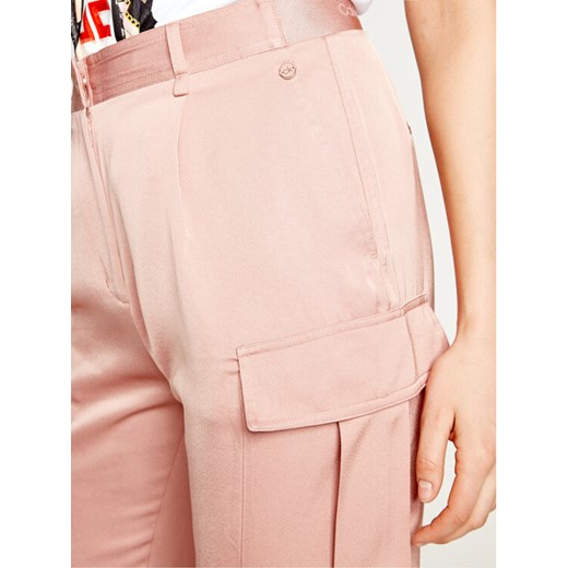 Calvin Klein Spodnie materiałowe Soft Cargo K20K201768 Różowy Regular Fit Calvin Klein 34 promocja MODIVO