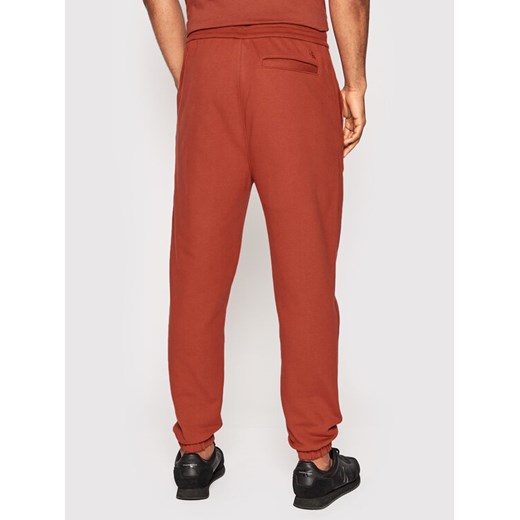 Calvin Klein Jeans Spodnie dresowe J30J320590 Bordowy Regular Fit M wyprzedaż MODIVO