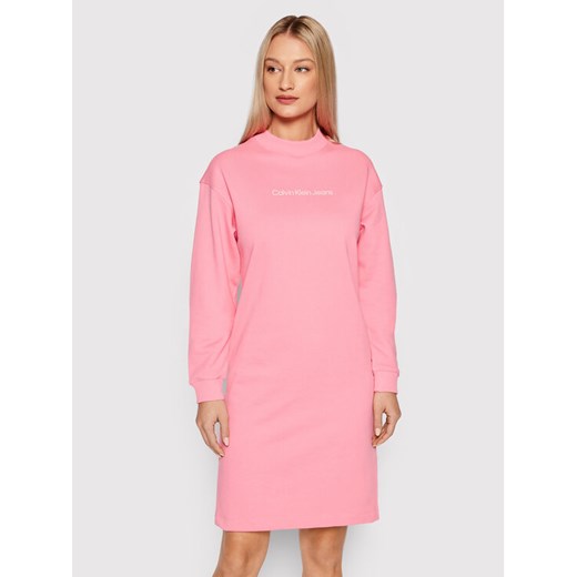 Calvin Klein Jeans Sukienka dzianinowa J20J217696 Różowy Relaxed Fit L promocyjna cena MODIVO