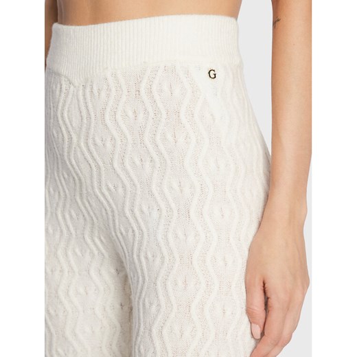 Guess Legginsy Cable Mix W2BB38 Z2QA0 Biały Slim Fit Guess M MODIVO wyprzedaż