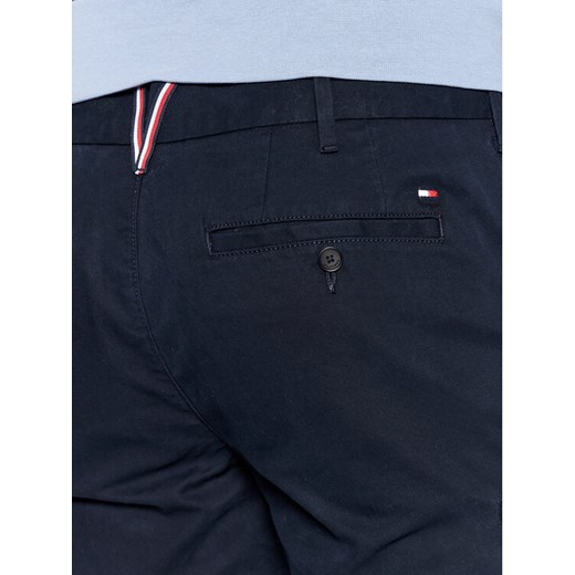 Tommy Hilfiger Szorty materiałowe John MW0MW24953 Granatowy Regular Fit Tommy Hilfiger 34 promocyjna cena MODIVO