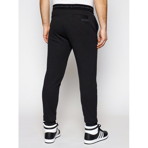 Calvin Klein Jeans Spodnie dresowe J30J317196 Czarny Regular Fit S okazyjna cena MODIVO