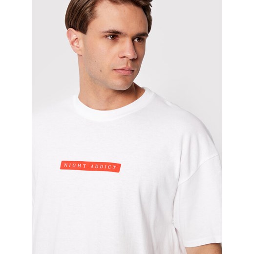 Night Addict T-Shirt MTS-NA574NATURE Biały Regular Fit Night Addict S promocja MODIVO
