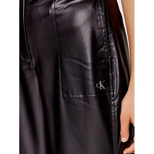 Calvin Klein Jeans Spodnie z imitacji skóry J20J218954 Czarny Regular Fit L MODIVO okazyjna cena