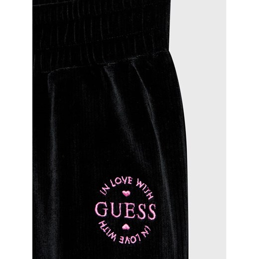 Guess Spodnie dresowe J2BQ12 KBEB0 Czarny Regular Fit Guess 8Y MODIVO okazja