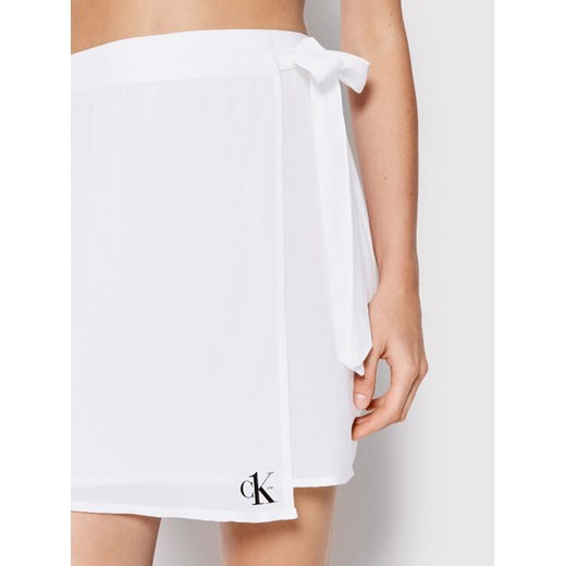 Calvin Klein Swimwear Spódnica mini KW0KW01787 Biały Regular Fit L wyprzedaż MODIVO
