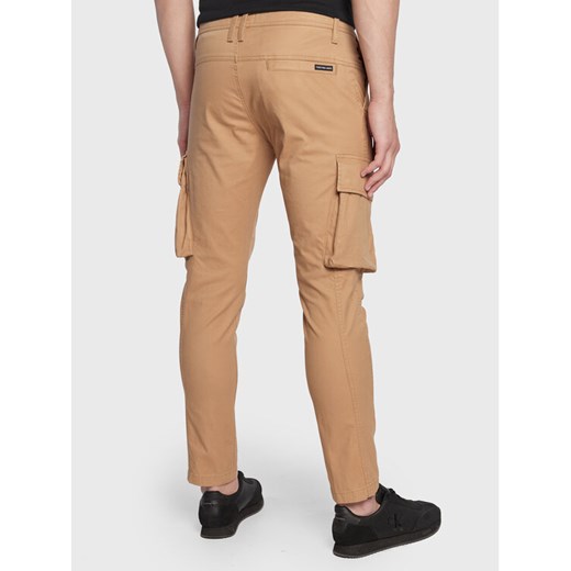 Calvin Klein Jeans Spodnie materiałowe J30J322043 Beżowy Regular Fit 34 wyprzedaż MODIVO