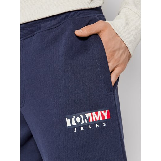 Tommy Jeans Spodnie dresowe Entry Graphic DM0DM11872 Granatowy Regular Fit Tommy Jeans XL promocja MODIVO