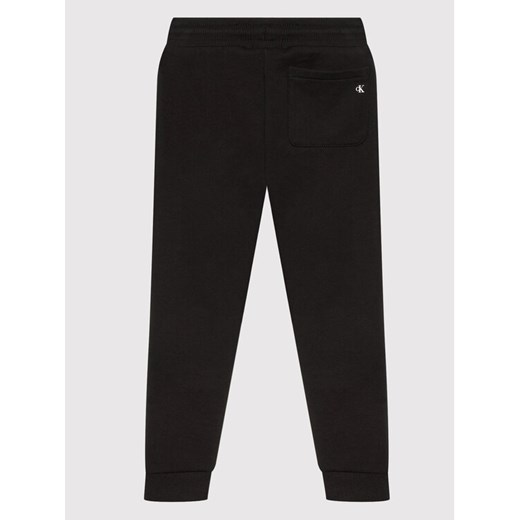 Calvin Klein Jeans Spodnie dresowe Dimension Logo IB0IB01047 Czarny Regular Fit 12Y promocja MODIVO