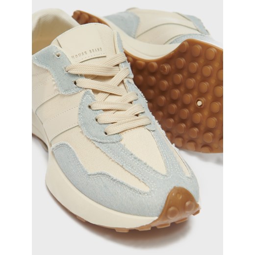 Beżowe sneakersy z jeansowymi wstawkami - Wielobarwny House 37 House