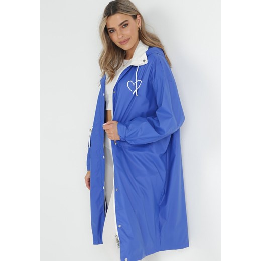 Niebieski Przeciwdeszczowy Płaszcz z Kapturem i Sznurkiem w Pasie Ayara S okazyjna cena Born2be Odzież