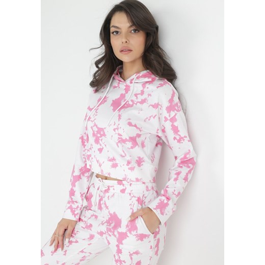 Różowa Krótka Bluza z Kapturem i Wzorem Tie-dye Kalyna ze sklepu Born2be Odzież w kategorii Bluzy damskie - zdjęcie 151015046