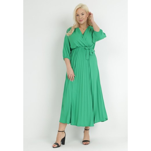 Zielona Plisowana Sukienka Maxi z Kopertowym Dekoltem i Wiązaniem w Talii Lariah ze sklepu Born2be Odzież w kategorii Sukienki - zdjęcie 151050208