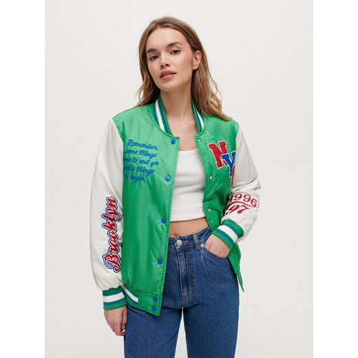 Zielona kurtka damska House w nadruki krótka bez kaptura 