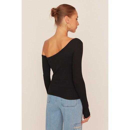 Koszulka w kolorze czarnym Trendyol M wyprzedaż Limango Polska