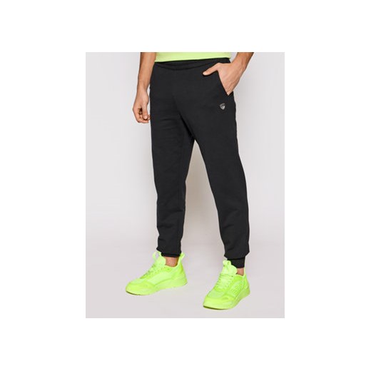 EA7 Emporio Armani Spodnie dresowe 8NPP60 PJ05Z 1200 Czarny Regular Fit ze sklepu MODIVO w kategorii Spodnie męskie - zdjęcie 152651097